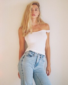AlexisRen_Instagram20200903_4.thumb.jpg.50660ff004a6c7948d7f237fc327f6d2.jpg