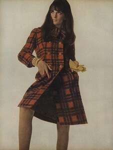 America_Penn_Penati_US_Vogue_March_1st_1966_05.thumb.jpg.fdd9353aaad40c7b23faa732d1f8e12d.jpg