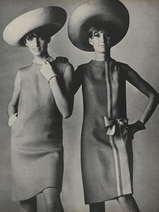 America_Penn_Penati_US_Vogue_March_1st_1966_20.thumb.jpg.271f4a223b73b79f9b4019313100331c.jpg