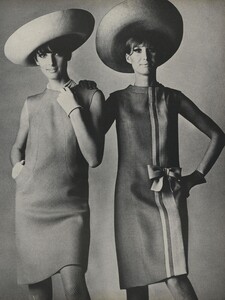 America_Penn_Penati_US_Vogue_March_1st_1966_20.thumb.jpg.cb47938ef17e594c1aa335f14f9036f4.jpg