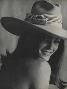 America_Penn_Penati_US_Vogue_March_1st_1966_21.thumb.jpg.18b25019f04b315c43a9f2d5ac3efdf6.jpg