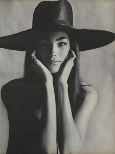 America_Penn_Penati_US_Vogue_March_1st_1966_24.thumb.jpg.9f90c4c94c413577196d6a3c43149b69.jpg