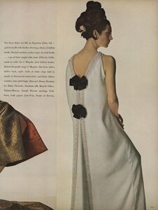 America_Penn_Penati_US_Vogue_March_1st_1966_26.thumb.jpg.6587931d2c46cdc564b84488af436315.jpg