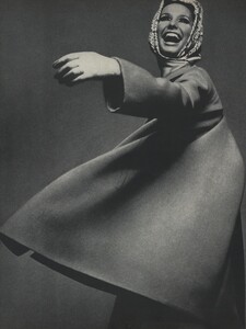 Avedon_US_Vogue_March_1st_1966_01.thumb.jpg.39a492edb0bfda6e183b20a82a282bb0.jpg