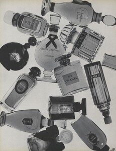 Beauty_Bulletin_US_Vogue_May_1965_05.thumb.jpg.013b6fb870b81092414b70aed5c240be.jpg