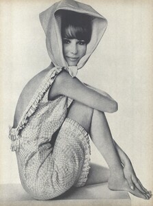 Beauty_Penn_US_Vogue_January_15th_1965_01.thumb.jpg.bb86eaa28109b99c76d802f1f654de03.jpg