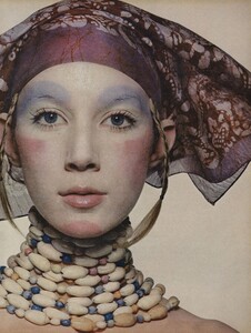 Beauty_Penn_US_Vogue_July_1970_04.thumb.jpg.49613cf5241bcfe7bbe78cc9d1233855.jpg