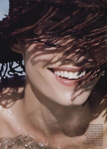 Beauty_Ritts_US_Vogue_June_1994_08.thumb.jpg.6e214425ab1450a5a6c40d85b46a5f4c.jpg