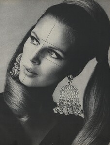 Beauty_Stern_Penn_US_Vogue_March_15th_1966_04.thumb.jpg.7b848431683e22f2011a6a53ebefaf62.jpg