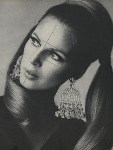 Beauty_Stern_Penn_US_Vogue_March_15th_1966_04.thumb.jpg.cd87326da8838e59d06c5966dd0ae6a3.jpg