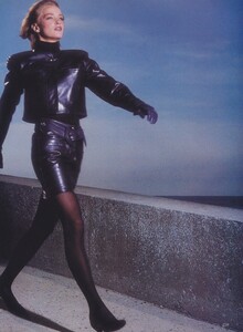 Bourdin_US_Vogue_December_1986_04.thumb.jpg.1498edd24a4a7c17033067118808fcf8.jpg