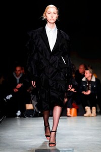 Brognano-RTW-FW18-Milan-2565-1519404144.thumb.jpg.9b7fbaf7077be1e5327aaa11c19d132d.jpg