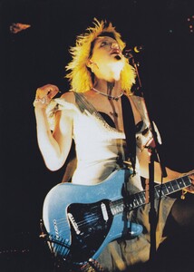 CL_Meisel_US_Vogue_January_1997_07.thumb.jpg.c7e9692e7b06f39a196138bc7100f47c.jpg