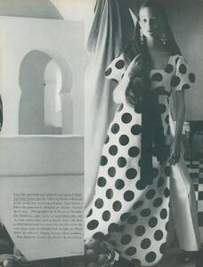 Clarke_US_Vogue_April_1st_1970_04.thumb.jpg.718ddc9127c83ac9baeb2318bc4b035f.jpg