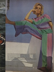 Clarke_US_Vogue_January_1st_1965_04.thumb.jpg.156beca15eefeb815ca7523d271d28b7.jpg