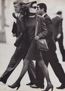 Demarchelier_US_Vogue_August_1988_01.thumb.jpg.d0314dd423b4a737ba8ec52651d8095f.jpg