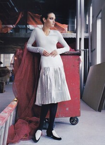 Demarchelier_US_Vogue_July_2004_05.thumb.jpg.cf8cdbf1a8898bca1661b9c0e19cb46c.jpg
