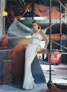 Demarchelier_US_Vogue_July_2004_10.thumb.jpg.50cd0d70dcca1b73fd9fc8e60c7b259a.jpg