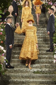 DolceGabbana_AltaModa_Firenze2020_CATWALK83-322965.thumb.jpg.84f977075748c002c6b2d0a31f966414.jpg