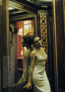 EH_Meisel_US_Vogue_March_1996_04.thumb.jpg.999bb175ffa4446c4b46c95b17b61a54.jpg