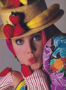 EL_Varrialel_US_Vogue_February_1988_02.thumb.jpg.3e18904e685b50f92eed9eb260aaa7d3.jpg