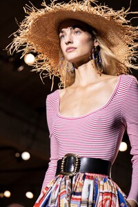 ETRO_24_09.2020_GaiaBonanomi_-47.thumb.jpg.55e6b6177727f9074a354b37b8ebeaeb.jpg