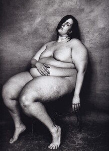 Epic_Penn_US_Vogue_April_2004_02.thumb.jpg.c3b6817b6561dfa7d8ff729079fbd61d.jpg