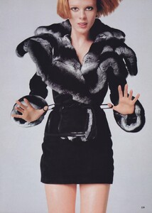 Euroflash_Meisel_US_Vogue_July_1997_04.thumb.jpg.2353317d1a9f13dfcb0f56016f4b3814.jpg