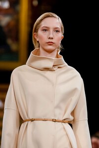 GIADA-RTW-FW18-Milan-2194-1519307557.thumb.jpg.a67c91c5ec69a096989f02ad5343f263.jpg
