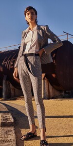 Gingham-Stepped-Hem-Pant-C20992-S20_1000x2000_637350730089093440_C20992-S20-988-2.jpg