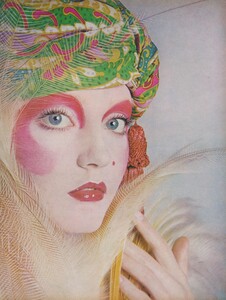 Joie_Makeup_US_Vogue_April_1st_1970_02.thumb.jpg.2fa517bb0e3ac5506a83a97d4135b4bb.jpg