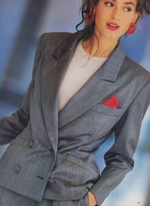 Kirk_US_Vogue_March_1988_12.thumb.jpg.895d0077f72032466966c1a424930c28.jpg
