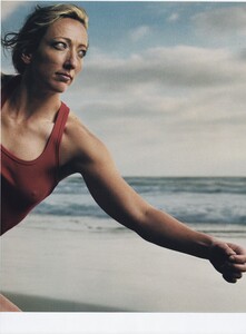 Leibovitz_US_Vogue_July_2004_08.thumb.jpg.d023512f31a61f76e9cd7cd374373ca7.jpg