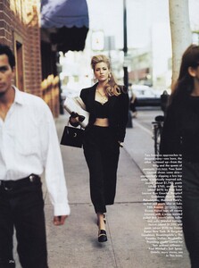 Magni_US_Vogue_February_1992_05.thumb.jpg.5f783d5f56037c57938aa9f70e12a4bf.jpg