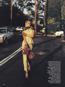 Magni_US_Vogue_February_1992_07.thumb.jpg.35e54895e43143ccccb7e3de6a4e15ba.jpg