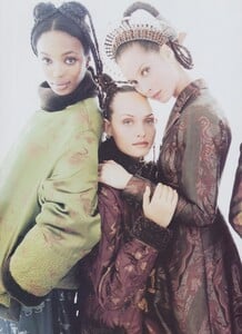 Mavericks_Meisel_US_Vogue_September_1994_05.thumb.jpg.a970766ba1da12b0b02ada6150a8873c.jpg