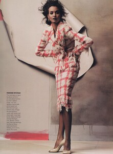 McDean_US_Vogue_July_2004_13.thumb.jpg.5d0fa9363eedf127349f9f7e9c88c7cd.jpg