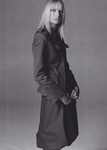 Meisel_US_Vogue_January_2001_06.thumb.jpg.8288ecbfb146592b0c4d53bc8ebc28e5.jpg