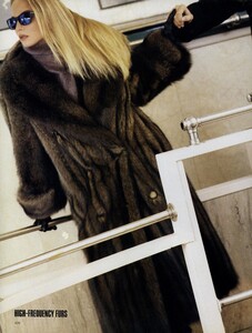 Metzner_US_Vogue_November_1987_07.thumb.jpg.a0fba3e25505ea812f5e6339719a95ca.jpg
