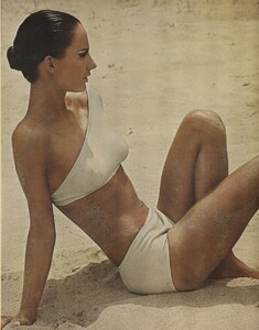 Ondine_Parkinson_US_Vogue_May_1965_04.thumb.jpg.055d761f3d8b7c269183ead523bd181f.jpg