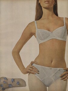 Penati_US_Vogue_March_1st_1966_04.thumb.jpg.1f91c1951631a14625115292190b2552.jpg
