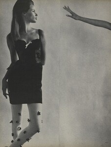 Penati_US_Vogue_March_1st_1966_09.thumb.jpg.a3a1e57786573869a4db8146084bb1d7.jpg
