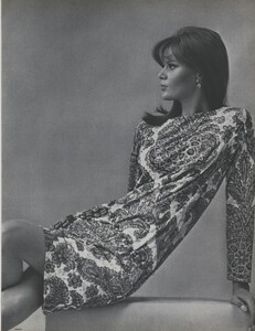 Penati_US_Vogue_May_1965_02.thumb.jpg.dd6b90c8485c60d098709e9c2136800b.jpg