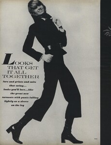 Penati_US_Vogue_October_15th_1970_01.thumb.jpg.c710a700f0baf96119cac1dbfc911f77.jpg