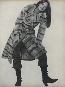 Penati_US_Vogue_October_15th_1970_12.thumb.jpg.d55f6dabadeb745f884348f95290823c.jpg