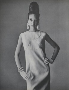 Penn_US_Vogue_May_1965_01.thumb.jpg.1582f0c0d5d24e8d4a688e44a6e67988.jpg