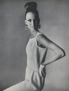 Penn_US_Vogue_May_1965_04.thumb.jpg.4bf40147159b0c5eddf06fae0f98d704.jpg