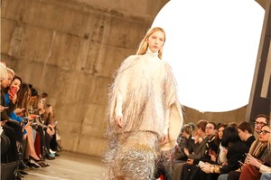 Ports-1961-RTW-FW18-London-3522-1518874341.thumb.jpg.c875c338b9eed9faf9a580bfe3c9cbc1.jpg