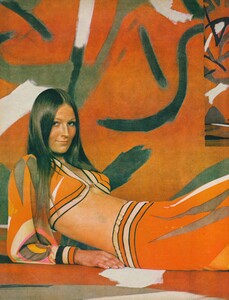 Pronto_US_Vogue_April_1st_1970_03.thumb.jpg.3baddd04445c177e7f52b4b137553886.jpg