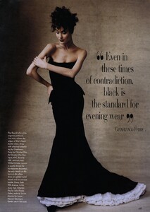 Romantic_Penn_US_Vogue_March_1996_04.thumb.jpg.4964a47d320571ec9268b13b6f59f8cc.jpg